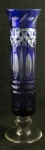 "<i>Solifleur</i>", espesso cristal moldado, incolor, <i>doublé</i> de azul-france, ao gosto austríaco, base circular, corpo em cilindro, faixas de elementos geométricos em relevo, extremidade superior em seção de trompete. 31,9x9,5cm. Íntegro.