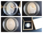 Moeda Libéria 10 Dollares 2005 - Joia Numismática peça confeccionada em Prata, Ouro e Cristais  Swarovski em lindo estojo de Madeira Nobre. 