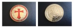 Medalha Cavaleiro Templários 38mm Cor metal Ouro Esmaltada Vermelha - ( Suvenir )