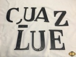 Lote de letras em bronze para pendurar. Medindo o E 16cm de altura.