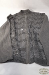 Casaco femino em bordado com missanga cor cinza. tamanho GG, composiçao acrilica