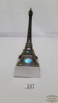 Enfeite de Mesa Torre Eiffel em Metal Iluminada. Medidas: 16cm de altura funcionando