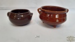 2 cumbucas de ceramicas vitrificadas  cor marron . Medida menor 8cm altura 10cm diametro , maior 10cm altura 14cm diametro