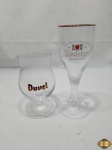 Lote composto de uma taça da Duvel e uma taça da Kostriker para colecionador. Medindo o maior 22,5cm de altura.