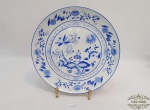 Prato Decorativo Cebolinha Azul e Branco Pintado a Mão em Porcelana Real. Medidas: 25cm de diametro. Porcelana Real.nao acompanha suporte