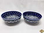 Par de bowls em porcelana pintada à mão. Medindo 13cm de diâmetro x 5cm de altura.