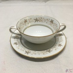 Xícara Consume Cia Aerea Varig Em Porcelana Noritake. MEDINDO: XÍCARA: 12,5CM DE ALTURA X 5CM DE DIÂMETRO; PIRES: 16CM DE DIÂMETRO