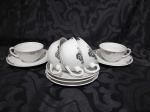 Conjunto de cinco xícaras de chá, porcelana Real, em muito bom estado de conservação.