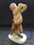 Figura representando jogador de golfe, confeccionada em bisquit e com aproximadamente 20 cm de altura