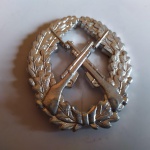 Militaria - Distintivo de Infantaria da Alemanha Oriental (metal) - 32