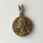 MILITARIA - Revolução de 1932, Medalha de São Paulo, em tonalidade de cobre, customizada para servir de pingente em um colar. Linda peça!
