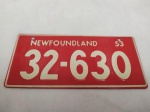 Plaqueta de Lata de NEWFOUNDLAND - Canadá, com a numeração 32-630. Mede 12,3 X 5,7 centímetros. Datada de 1953.