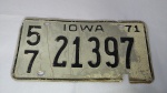 Automobilismo Placa de carro americana do estado de IOWA nos Estados Unidos. Ano de 1971 em relevo. Detalhe no canto inferior direito. Lindo Item para decoração de garagem