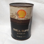 Lata de óleo antiga da marca Shell Super. Fabricada no Brasil. Lacrada. Mede 15cm de altura. Ideal para decoração de garagens ou ambientes com temas de carros antigos