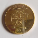 3. Bela moeda fantasia da Alemanha, banhada e Ouro com imagem da águia alemã segurando a Cruz Gramada. Mede 40mm. Inscrição Deutches Reichsbank. 1871 