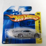 Carrinho miniatura diecast na escala 1/64 - Karmann Ghia Volkswagen Hot Wheels. Blister lacrado