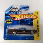 Batman - Batmovel - Carrinho miniatura diecast escala 1/64. Hot Wheels Blister lacrado