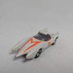 Mach 5 do filme Speed Racer Carrinho miniatura diecast na escala 1/64 fabricado pela Johnny Lightning. Pneus de borracha e as rodas giram livre. Mede aprox. 7,5cm de comprimento
