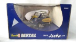 BMW Isetta que aqui ficou conhecida como Romiseta. Carrinho miniatura na escala 1/18 com tema da companhia aérea Lufthansa. Caixa original fabricado pela Revell. Abre a porta e as rodas esterçam. Para colecionadores de carro e avião pelo tema.