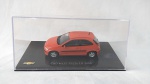 Chevrolet Celta 1.0 2000 - Chevrolet Collection Carrinho miniatura diecast na escala 1/43. Na caixa e base originais
