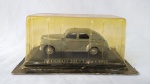 Peugeot 203 - Lyon 1955 - Coleção Taxis do Mundo - Carrinho miniatura diecast na escala 1/43. Já foi aberto. Base original