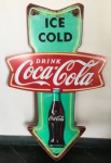 COLECIONISMO - Bonita placa da Coca-Cola com arte aplicada em madeira, medindo 90X55cm. Somente retirada devido ao tamanho.
