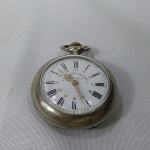 Antigo Relógio de Bolso marca ROSKOFF PATENT LEGITIMO, mostrador perfeito, funcionando e sem garantia futura. Mede aproximadamente 4,1 cm de diâmetro.
