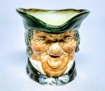 ROYAL DOULTON - Raro mug de coleção em porcelana representando '' Parson Brown '' , marca da preciosa manufatura Royal Doulton sobre a base , Inglaterra meados do século XX . perfeito estado de conservação , mede 8,0 cm de altura x 11 cm de comprimento .