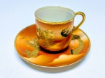 H, MARCA REGISTRADA, JAPAN- Antiga e linda xícara de coleção para café em porcelana japonesa, predominante na cor laranja e desenhado motivo dragão em cobertura á ouro. Med. 4,5cm (xícara) e 9,5cm (pires). Perfeito estado de conservação.