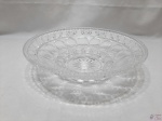 Fruteira, centro de mesa em cristal ricamente moldado. Medindo 29cm de diâmetro x 7,5cm de altura.