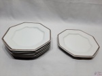 Jogo de 6 pratos de sobremesa em porcelana Schmidt facetada, friso prata. Medindo 20,5cm de diâmetro.