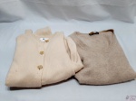 Conjunto Twin, set  co,posto de casaco e blusa de manga curta em cashmere . Feito na escócia e em perfeito estado de conservação 100% Cashmere. Tam: G.