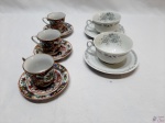 Lote composto de 3 xícaras de café em porcelana oriental e 2 xícaras de chá em porcelana Schmidt floral.