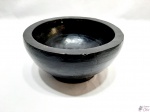Bowl em madeira patinada de preto. Medindo 17,5cm de diâmetro x 8,5cm de altura.