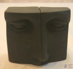 (MBRR) Serre Livre Apara Livre De Rosto Em Resina Preta. Medindo: 14cm de altura x 16cm de comprimento as 2 peças juntas