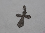 Pingente de crucifixo em prata de lei. Medindo 5,5cm x 3,1cm, pesando 7 gramas.