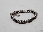Pulseira em prata de lei trabalhada. Medindo 6cm de diâmetro, pesando 16 ramas.