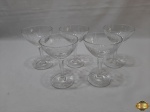 Jogo de 6 taças abertas em cristal lapidado com pé facetado. Medindo 13,5cm de altura. Uma delas possui um bicado na borda.