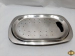 Travessa para assados em aço inox. Medindo 40,5cm x 25,5cm x 3,5cm de altura.
