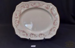 Alfred Meakin -Travessa retangular  rasa  decoradas com flores porcelana Inglesa bordas recortadas. Medida 29cm x 24cm