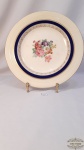 Prato decorativo em Porcelana Inglesa com Bordas Decoradas azul royal . Medida 27 cm de diametro