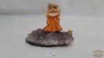 Mini drusa de pedra  ametista Bruta com anjo em bisqui Medidas: 10cm de altura e 12cm de comprimento.
