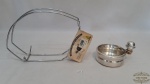 Kit bar 2 suportes para garrafa em prata 90.Medidas: suporte de vinho peq 10cm diâmetro 5cm de altura , suporte para carregar vinho 30cm de comprimento e 20cm de altura.