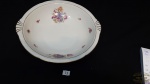 Travessa  redonda em porcelana polonesa bordas recortadas floral. Medida 24cm x 6 cm, apresenta pequeno desgaste