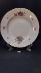 Prato decorativo porcelana polonesa . Medida 22 cm  diametro, prato fundo, apresenta fio de cabelo, Prato fundo