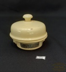 Pequena  terrine francesa  em faiança cor creme  . Medida 4 cm de altura , pequena avaria na tampa