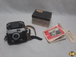 COLECIONISMO - BEIRETTE VSN - Antiga maquina fotográfica alemã de coleção, com capa em couro. Acondicionada em caixa original, com manual. Med 11x14x9 cm.