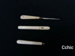 Lote 3 peças diversas em marfinete.