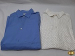 Lote de 2 camisas sociais originais em algodão. Sendo uma da Banana Republic tamanho Xl com manga longa e outra da Old Navy tamanho XL.