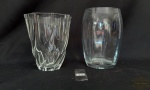 2 vasos em cristal  moldado frances. Medida 11 cm de altura, e 14 cm de altura ,8,5 de diametro